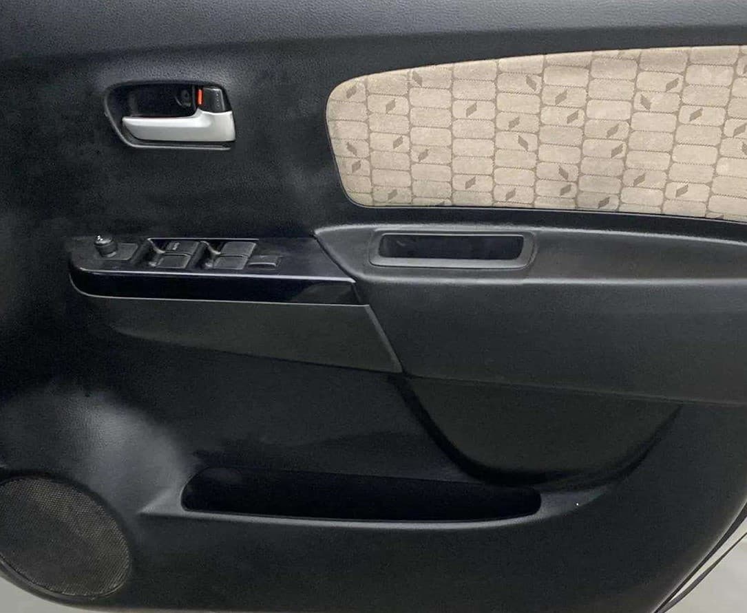 2018 Maruti Wagon R 1.0 VXI, CNG, Manual, 69,132 km, Driver Side Door Panels Control