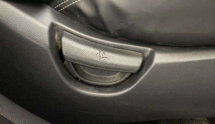 2016 Hyundai Grand i10 SPORTZ 1.2 KAPPA VTVT, CNG, Manual, 72,262 km, Driver Side Adjustment Panel