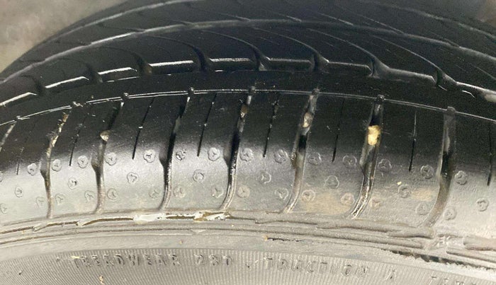 2014 Hyundai Xcent SX 1.2, Petrol, Manual, 83,140 km, Left Rear Tyre Tread