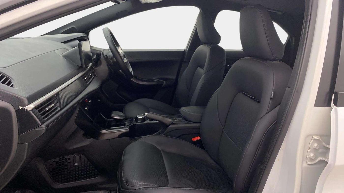 2024 Tata NEXON FEARLESS + SUNROOF DCA DUAL TONE 1.2 PETROL, Petrol, Automatic, 11,870 km, Right Side Front Door Cabin