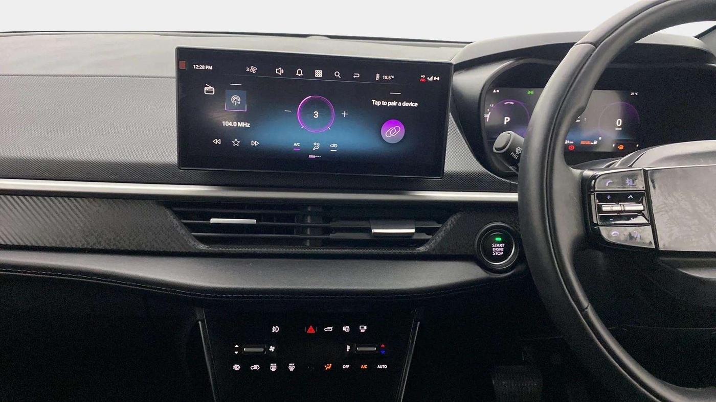 2024 Tata NEXON FEARLESS + SUNROOF DCA DUAL TONE 1.2 PETROL, Petrol, Automatic, 11,870 km, Air Conditioner