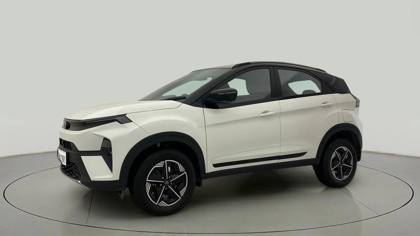 2024 Tata NEXON FEARLESS + SUNROOF DCA DUAL TONE 1.2 PETROL, Petrol, Automatic, 11,870 km, Left Front Diagonal