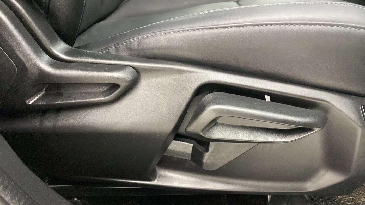 2024 Tata NEXON FEARLESS + SUNROOF DCA DUAL TONE 1.2 PETROL, Petrol, Automatic, 11,870 km, Driver Side Adjustment Panel