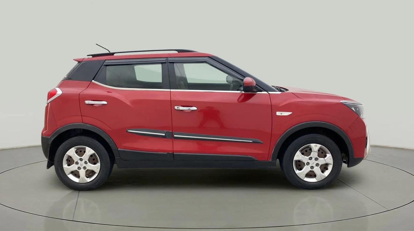 2020 Mahindra XUV300 W6 1.2 PETROL, Petrol, Manual, 51,571 km, Right Side View