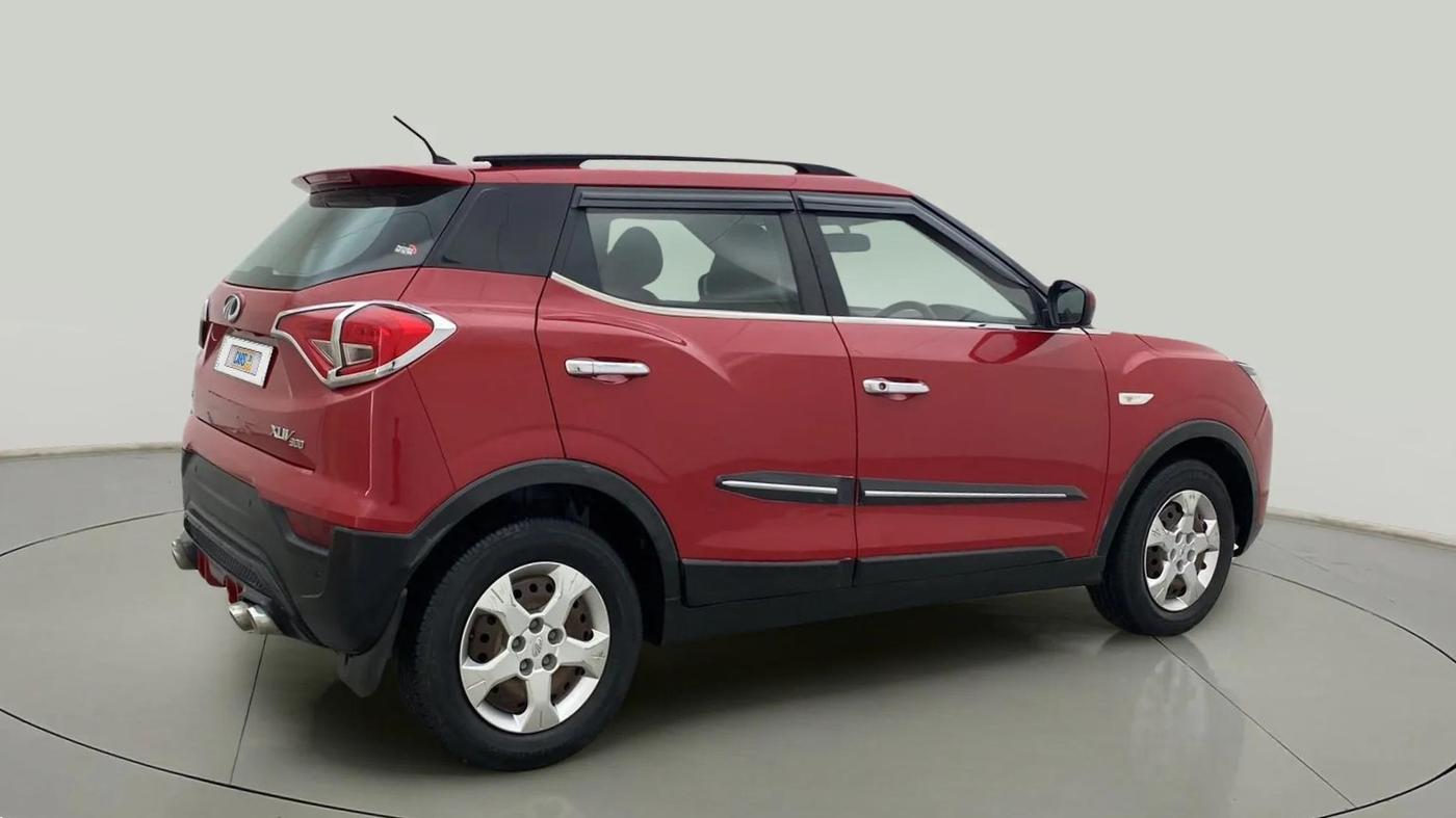2020 Mahindra XUV300 W6 1.2 PETROL, Petrol, Manual, 51,571 km, Right Back Diagonal