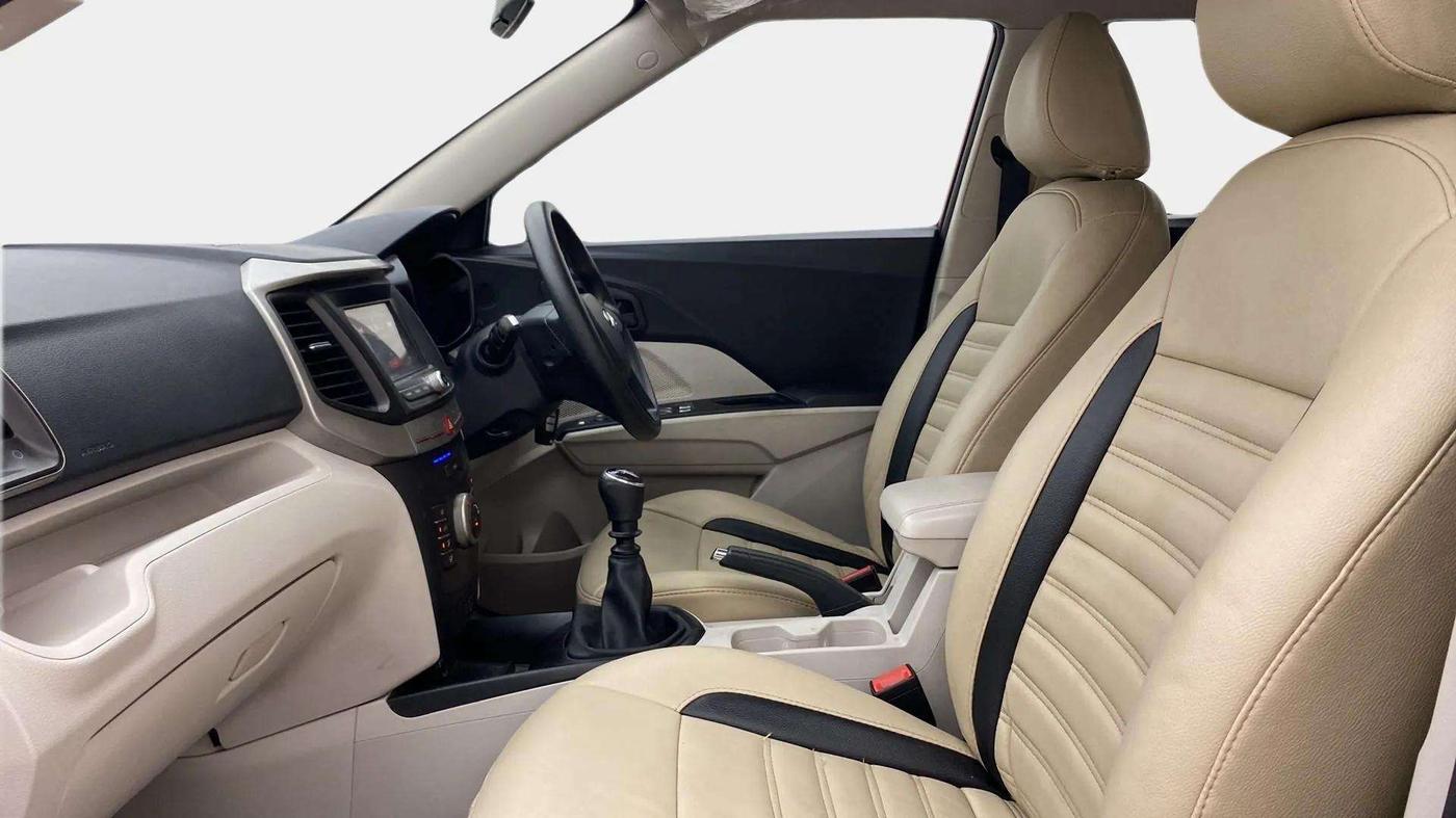 2020 Mahindra XUV300 W6 1.2 PETROL, Petrol, Manual, 51,571 km, Right Side Front Door Cabin