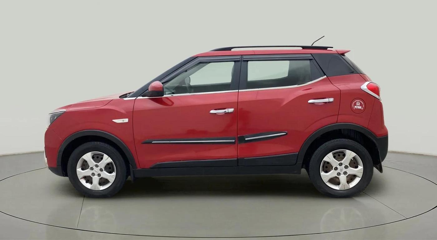 2020 Mahindra XUV300 W6 1.2 PETROL, Petrol, Manual, 51,571 km, Left Side