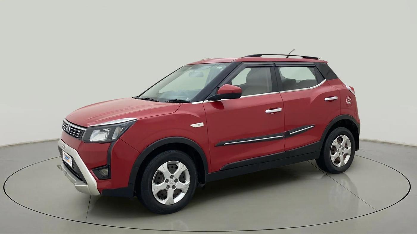 2020 Mahindra XUV300 W6 1.2 PETROL, Petrol, Manual, 51,571 km, Left Front Diagonal