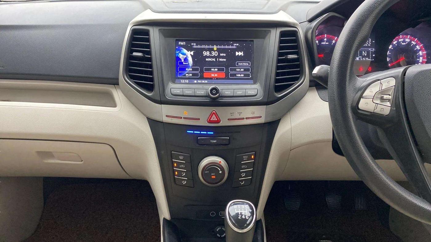 2020 Mahindra XUV300 W6 1.2 PETROL, Petrol, Manual, 51,571 km, Air Conditioner