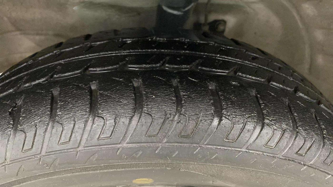 2016 Maruti Wagon R 1.0 VXI, Petrol, Manual, 12,729 km, Left Front Tyre Tread