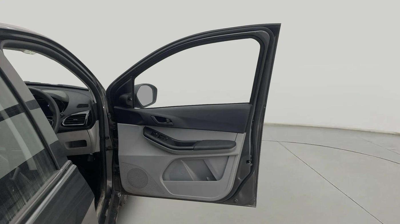 2023 Tata Tiago XT (O) PETROL, Petrol, Manual, 12,889 km, RHS Front Door