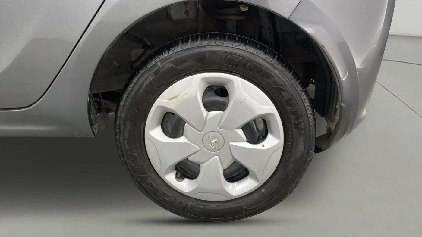 2023 Tata Tiago XT (O) PETROL, Petrol, Manual, 12,889 km, Left Rear Wheel