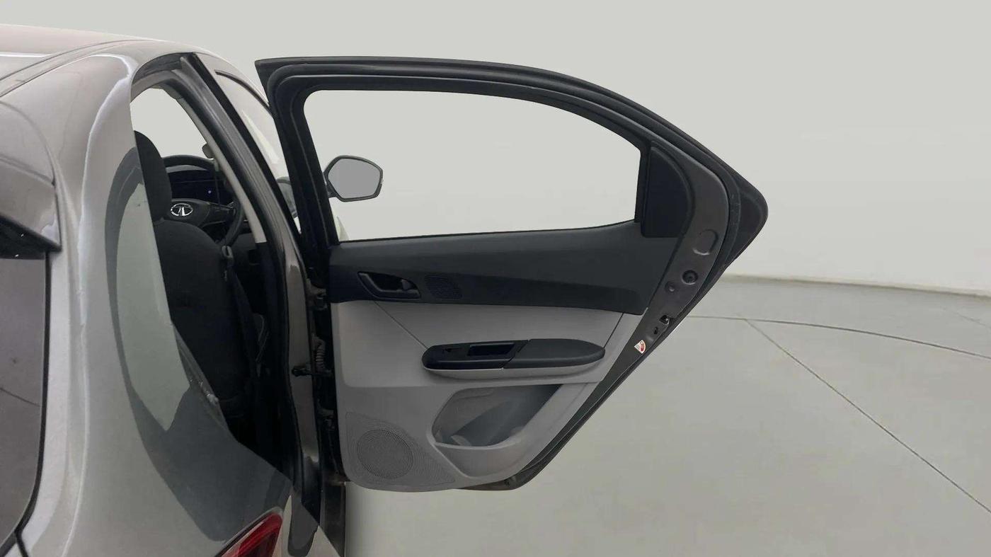 2023 Tata Tiago XT (O) PETROL, Petrol, Manual, 12,889 km, RHS Rear Door