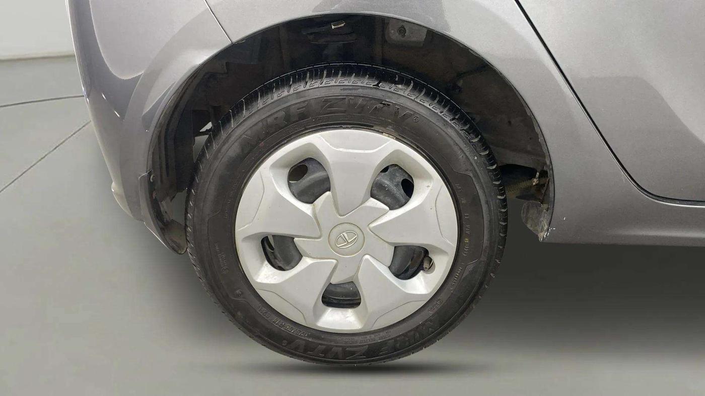 2023 Tata Tiago XT (O) PETROL, Petrol, Manual, 12,889 km, Right Rear Wheel