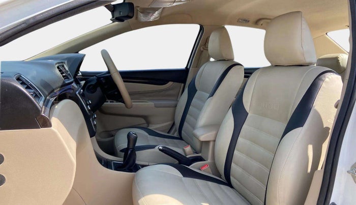 2015 Maruti Ciaz ZXI, Petrol, Manual, 40,132 km, Right Side Front Door Cabin