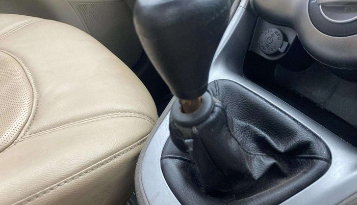 2013 Hyundai i10 ERA 1.1, Petrol, Manual, 42,024 km, Gear lever - Boot cover slightly torn