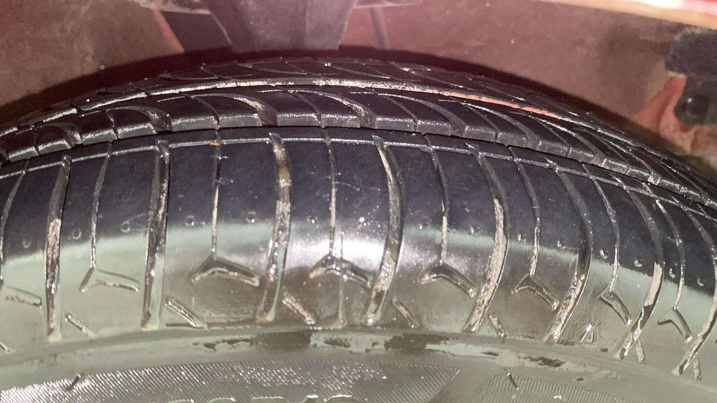 2013 Hyundai i10 ERA 1.1, Petrol, Manual, 42,191 km, Right Front Tyre Tread
