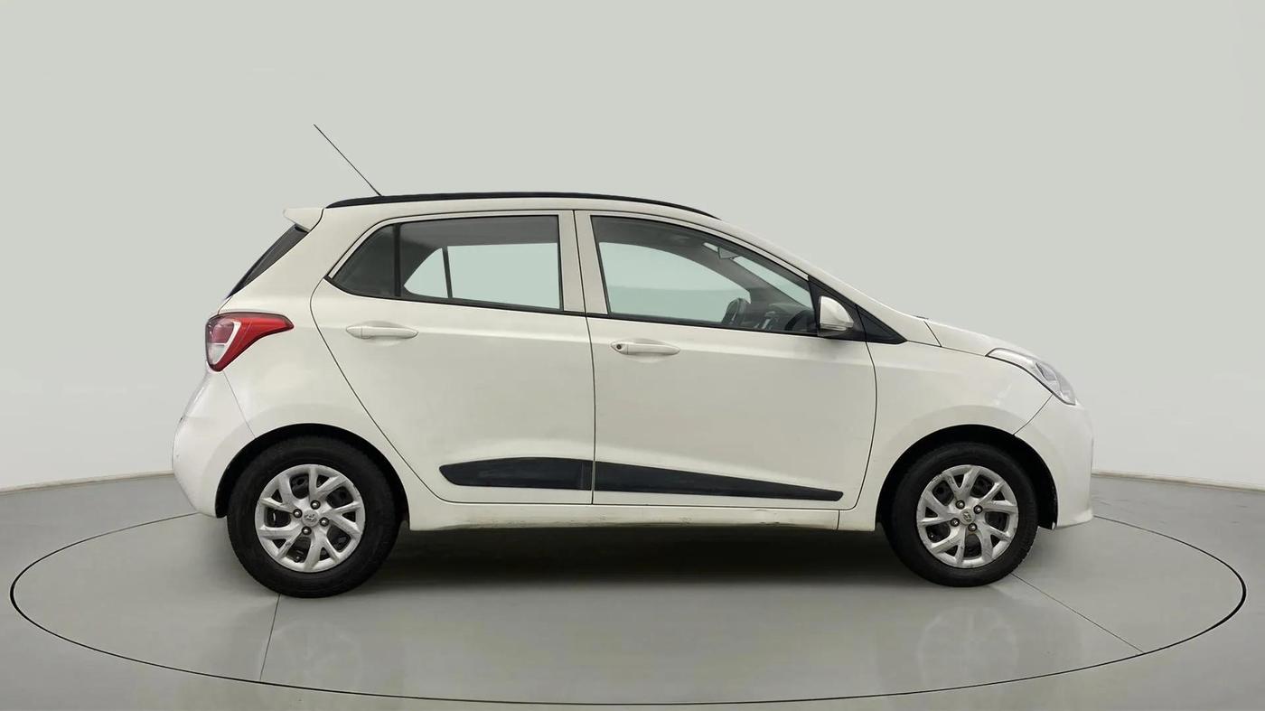 2018 Hyundai Grand i10 SPORTZ 1.2 KAPPA VTVT, Petrol, Manual, 54,804 km, Right Side View