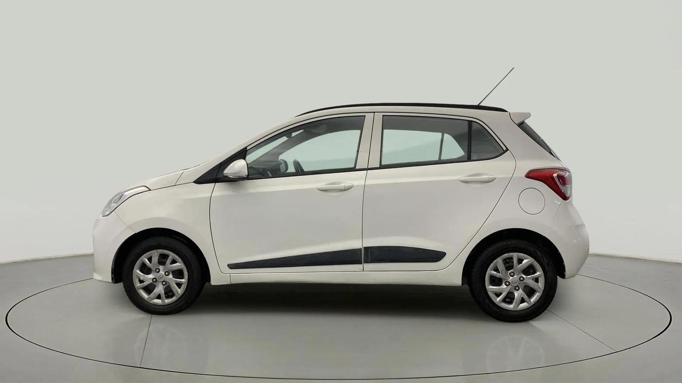 2018 Hyundai Grand i10 SPORTZ 1.2 KAPPA VTVT, Petrol, Manual, 54,804 km, Left Side