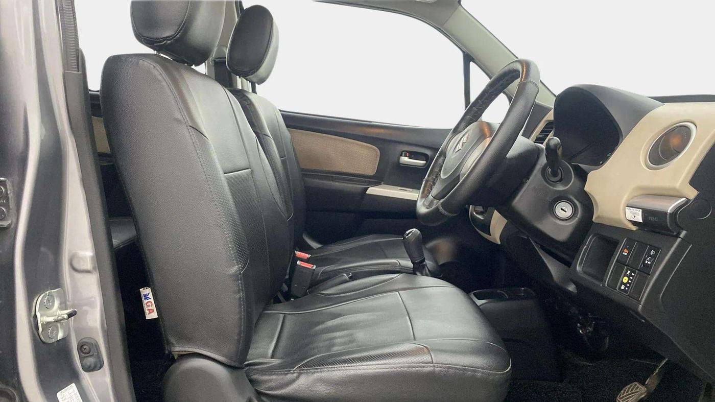 2018 Maruti Wagon R 1.0 LXI CNG, CNG, Manual, 84,235 km, Right Side Front Door Cabin