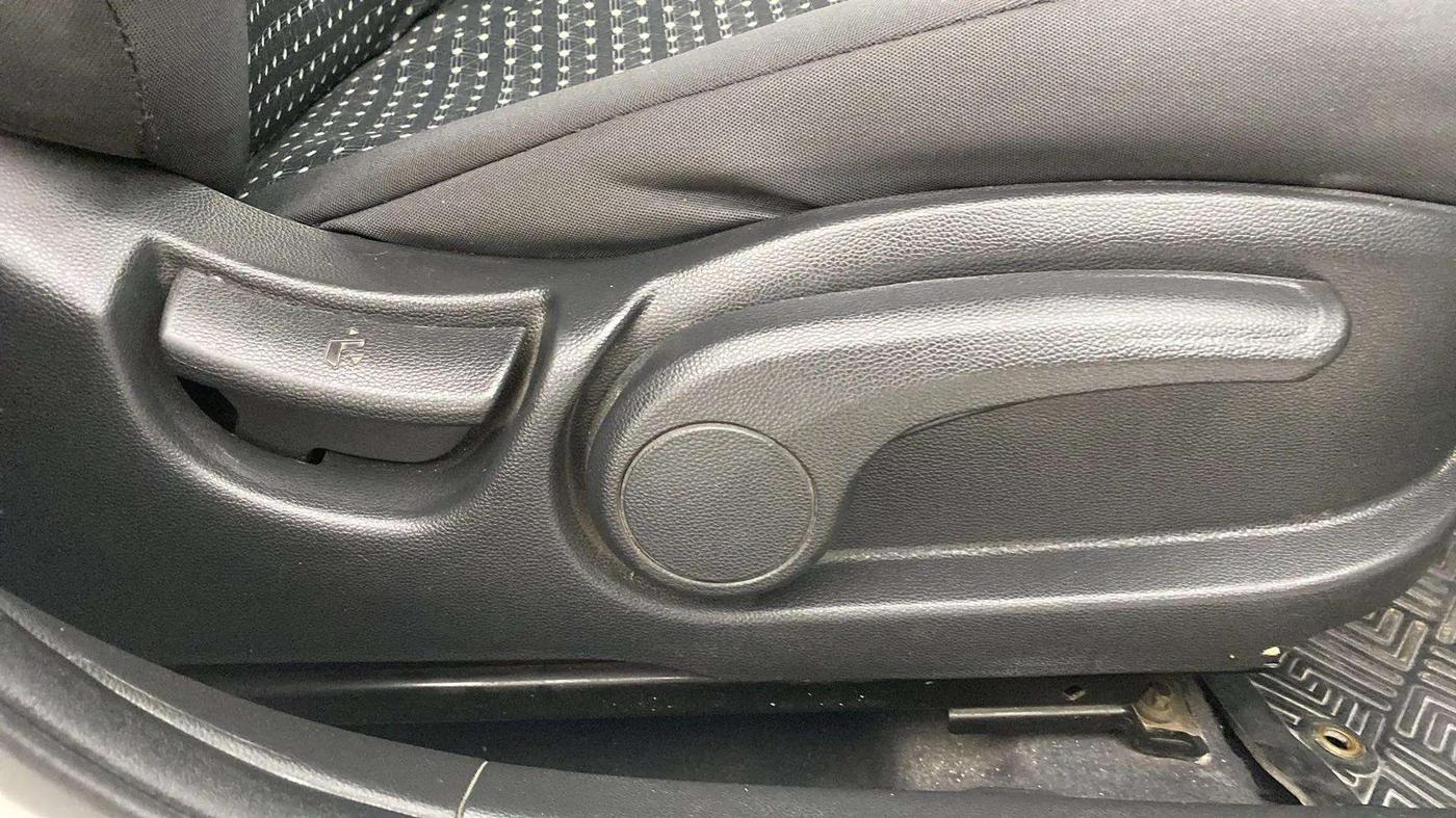 2019 Hyundai Elite i20 SPORTZ PLUS 1.4 CRDI, Diesel, Manual, 87,882 km, Driver Side Adjustment Panel