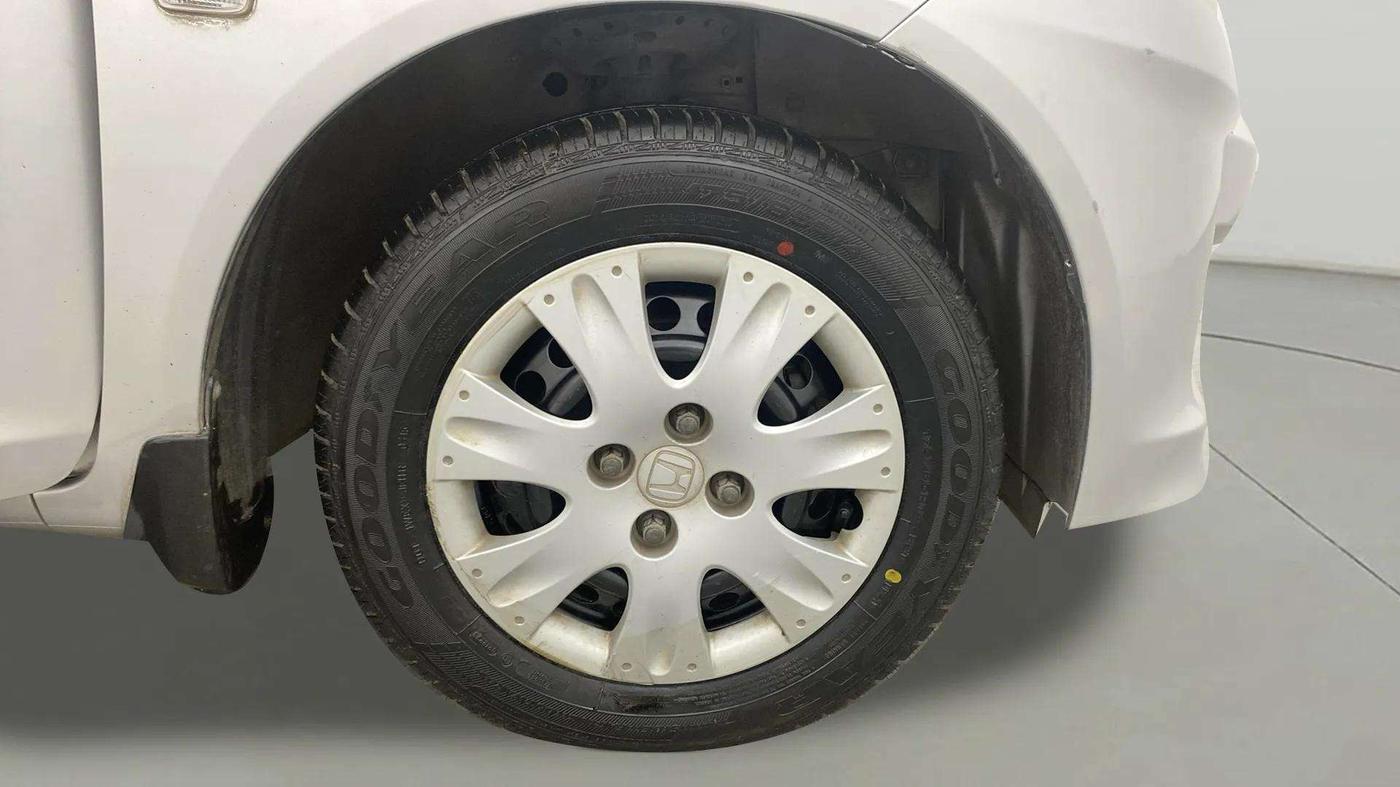 2015 Honda Amaze 1.2L I-VTEC S, CNG, Manual, 99,653 km, Right Front Wheel