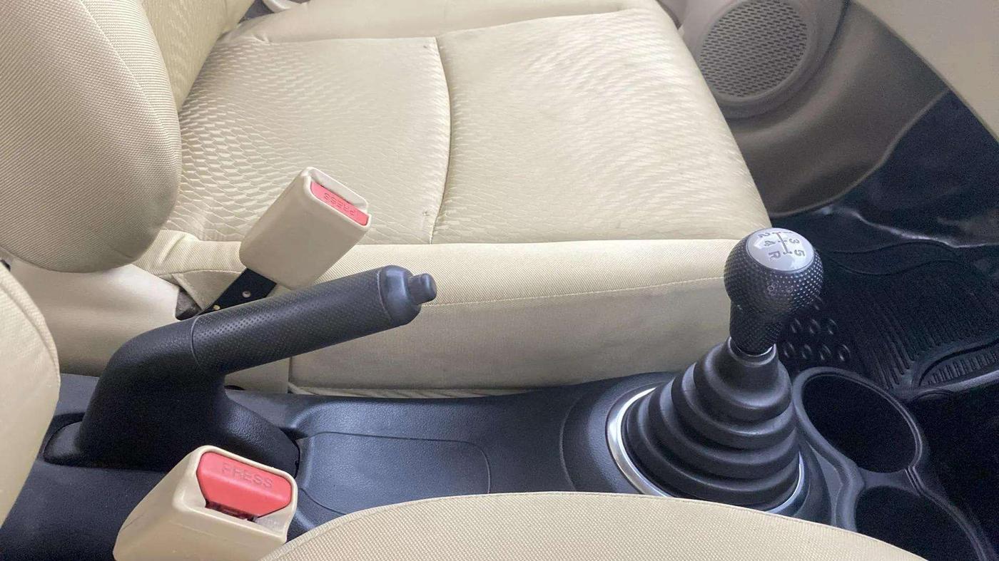 2015 Honda Amaze 1.2L I-VTEC S, CNG, Manual, 99,653 km, Gear Lever
