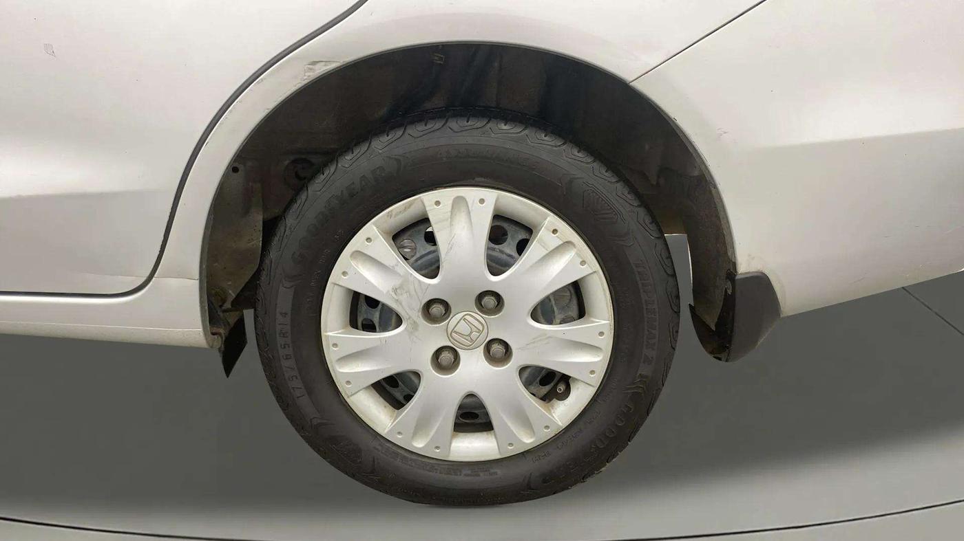 2015 Honda Amaze 1.2L I-VTEC S, CNG, Manual, 99,653 km, Left Rear Wheel