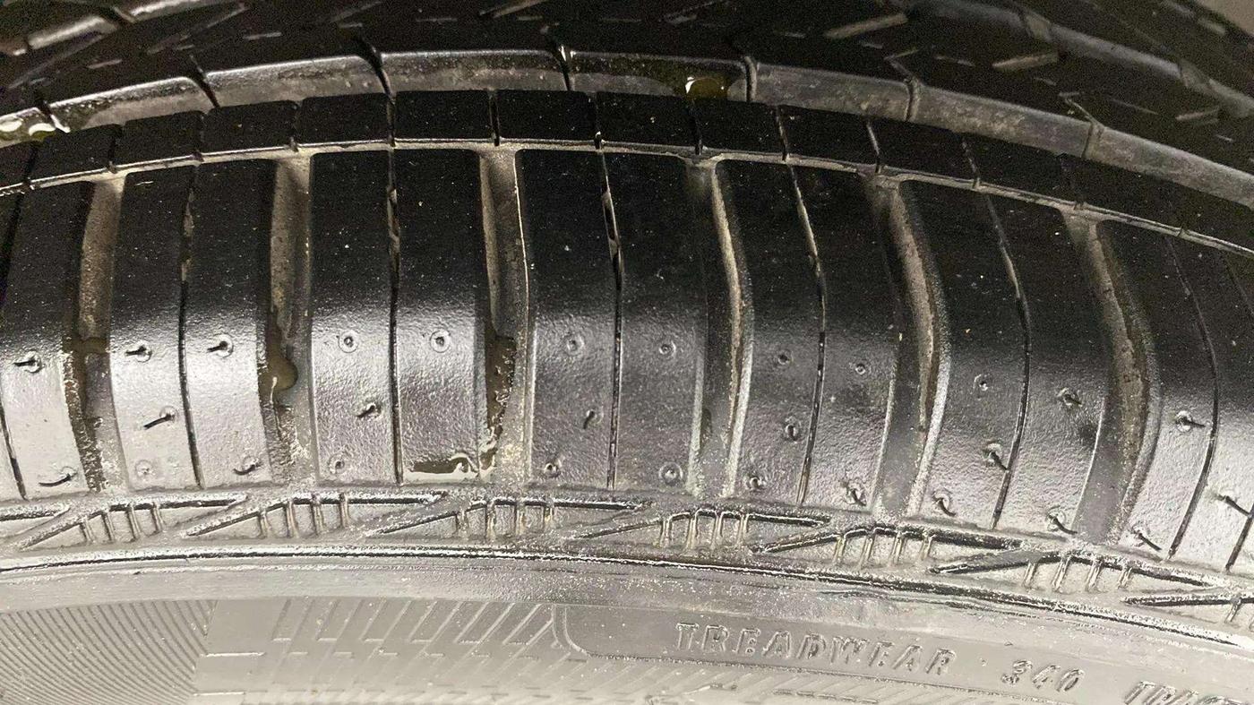 2015 Honda Amaze 1.2L I-VTEC S, CNG, Manual, 99,653 km, Right Front Tyre Tread