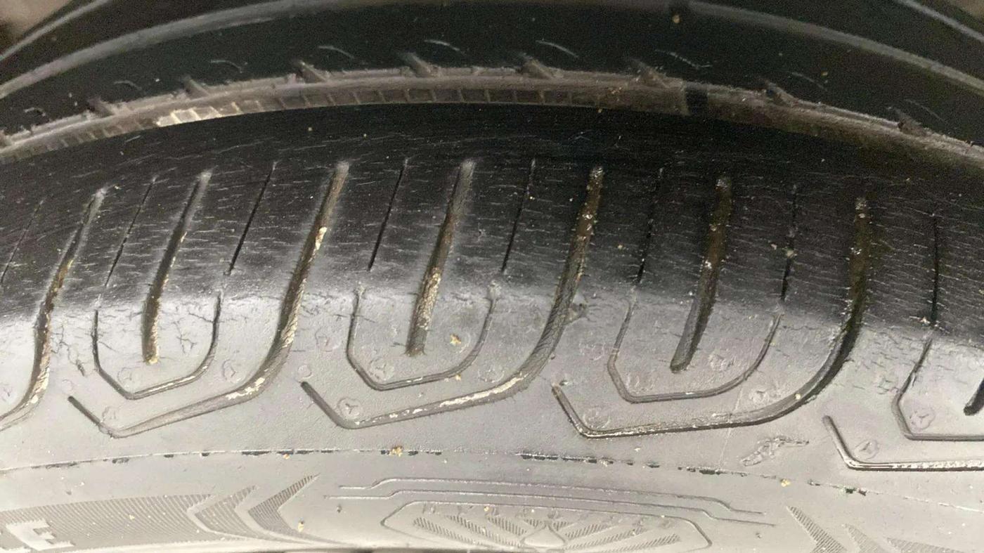 2015 Honda Amaze 1.2L I-VTEC S, CNG, Manual, 99,653 km, Left Front Tyre Tread