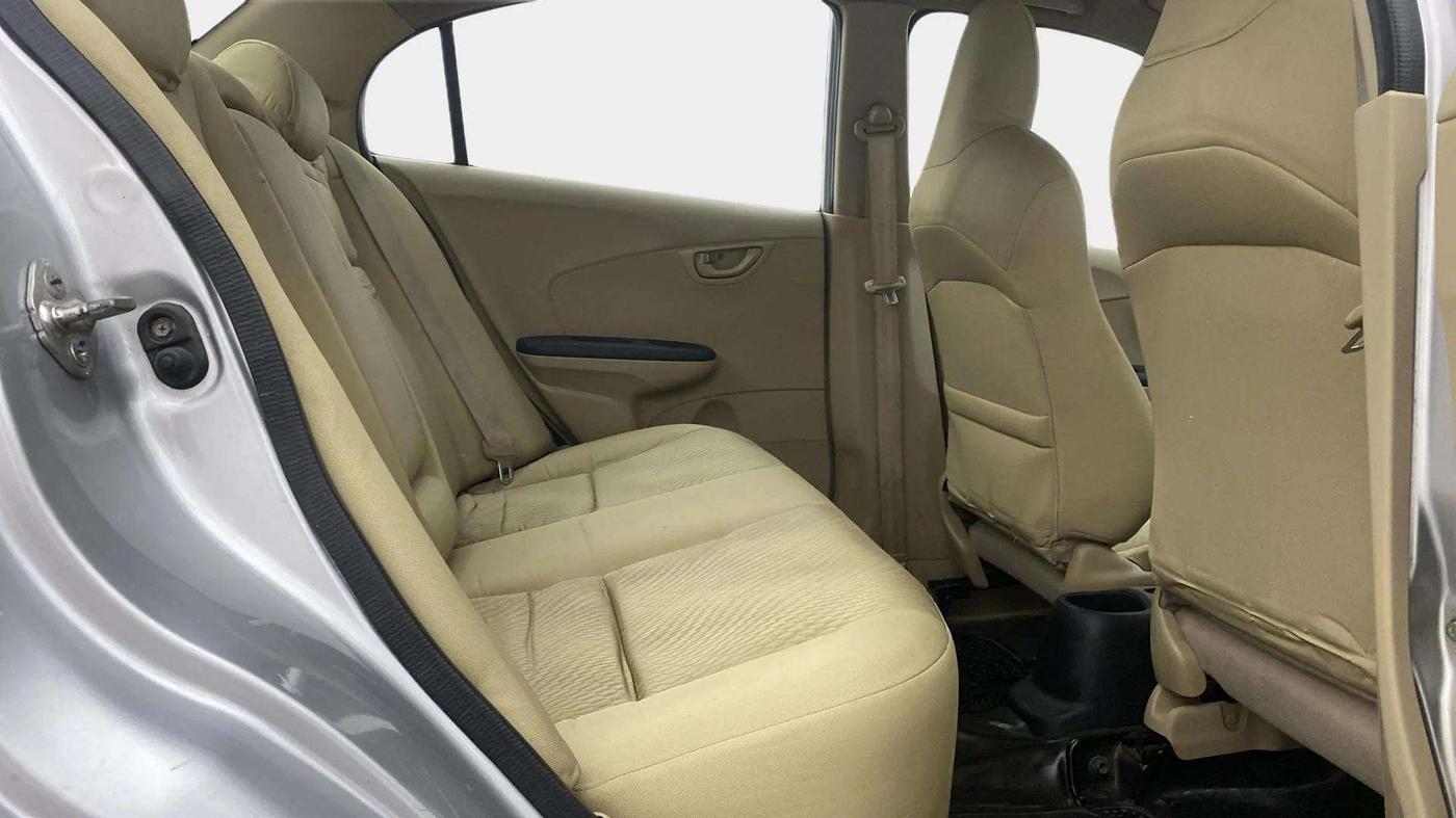 2015 Honda Amaze 1.2L I-VTEC S, CNG, Manual, 99,653 km, Right Side Rear Door Cabin