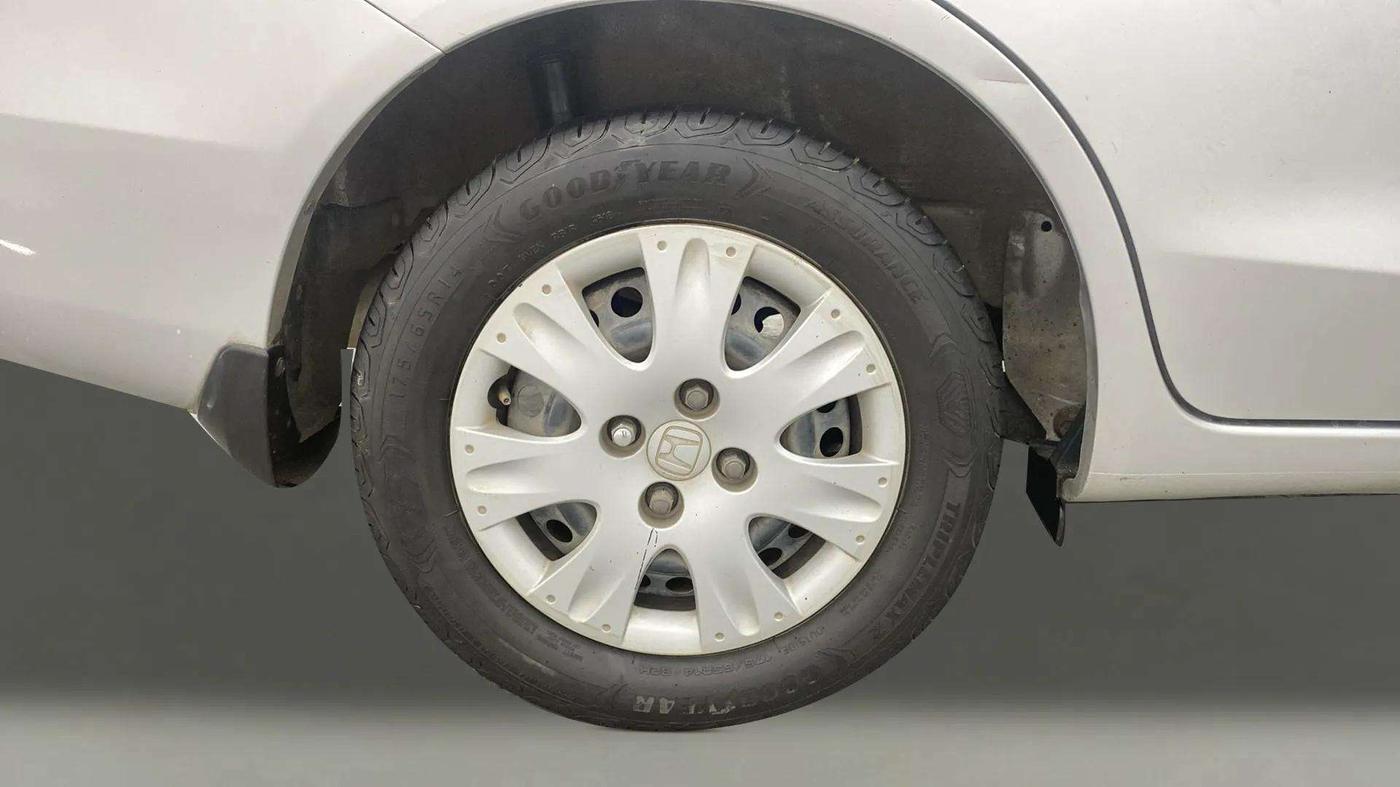 2015 Honda Amaze 1.2L I-VTEC S, CNG, Manual, 99,653 km, Right Rear Wheel