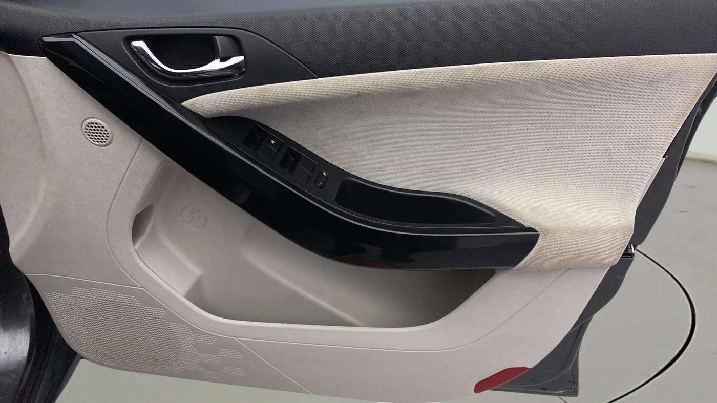 2020 Tata NEXON XZ PLUS PETROL, Petrol, Manual, 36,038 km, Driver Side Door Panels Control