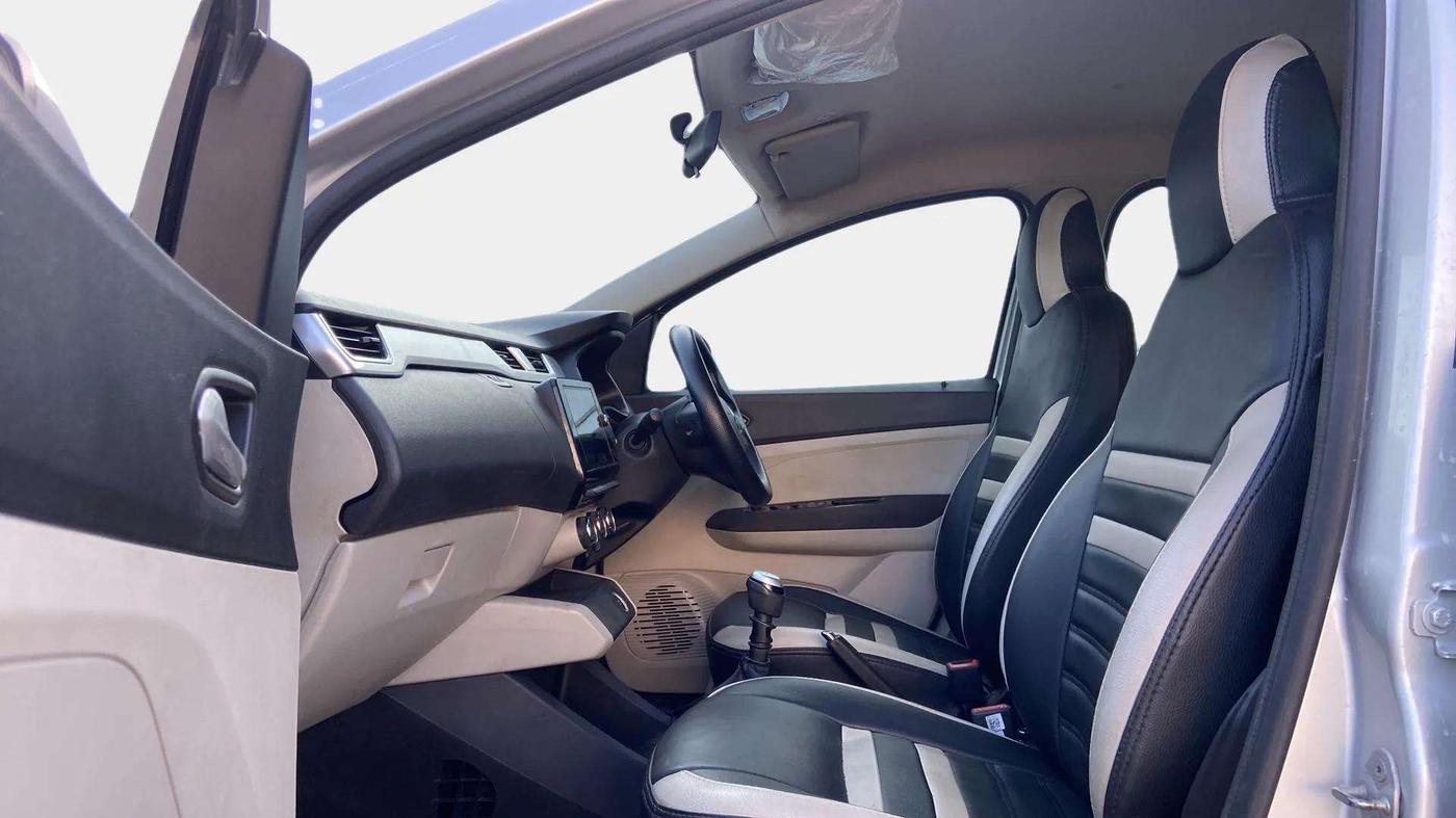 2020 Renault TRIBER RXZ, Petrol, Manual, 62,684 km, Right Side Front Door Cabin