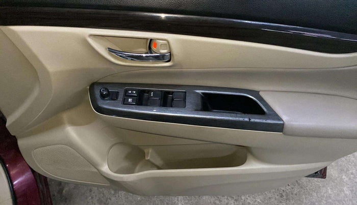 2017 Maruti Ciaz ALPHA  AT 1.4  PETROL, Petrol, Automatic, 51,864 km, Right front window switch / handle - Power window makes minor noise