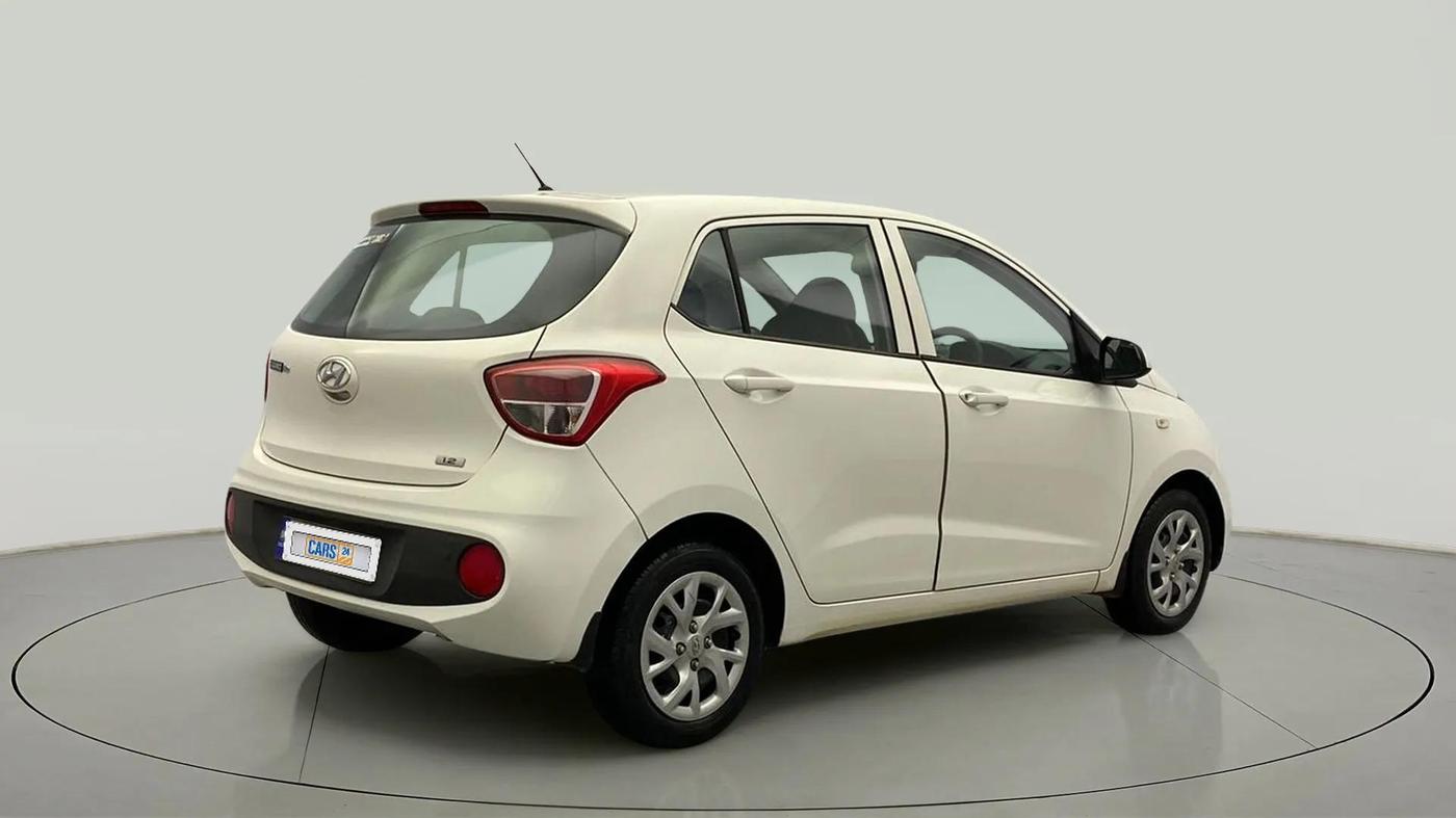 2017 Hyundai Grand i10 MAGNA 1.2 KAPPA VTVT, Petrol, Manual, 6,353 km, Right Back Diagonal