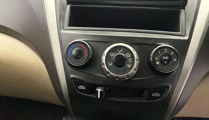 2013 Hyundai Eon ERA +, Petrol, Manual, 99,223 km, AC Unit - Directional switch has minor damage