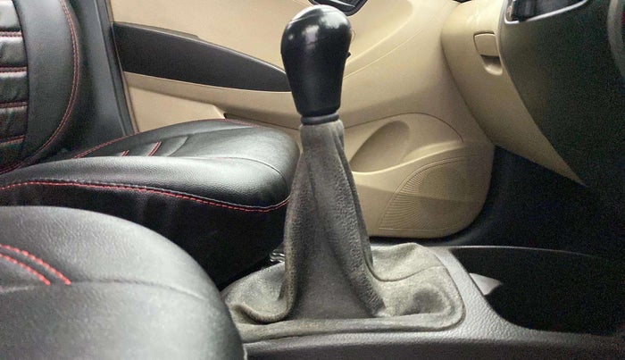 2013 Hyundai Eon ERA +, Petrol, Manual, 99,223 km, Gear lever - Boot cover slightly torn