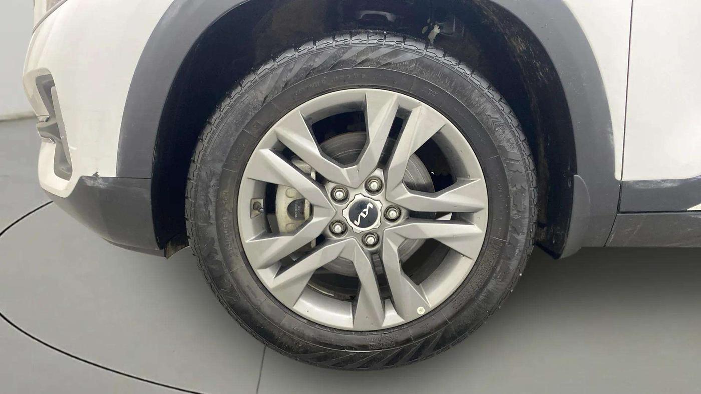 2022 KIA SELTOS HTX 1.5 PETROL, Petrol, Manual, 30,942 km, Left Front Tyre Tread
