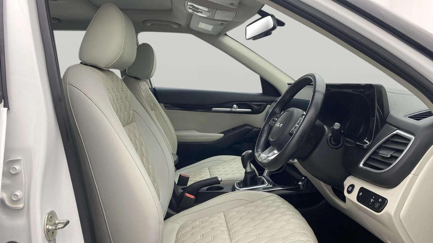 2022 KIA SELTOS HTX 1.5 PETROL, Petrol, Manual, 30,942 km, Right Side Front Door Cabin
