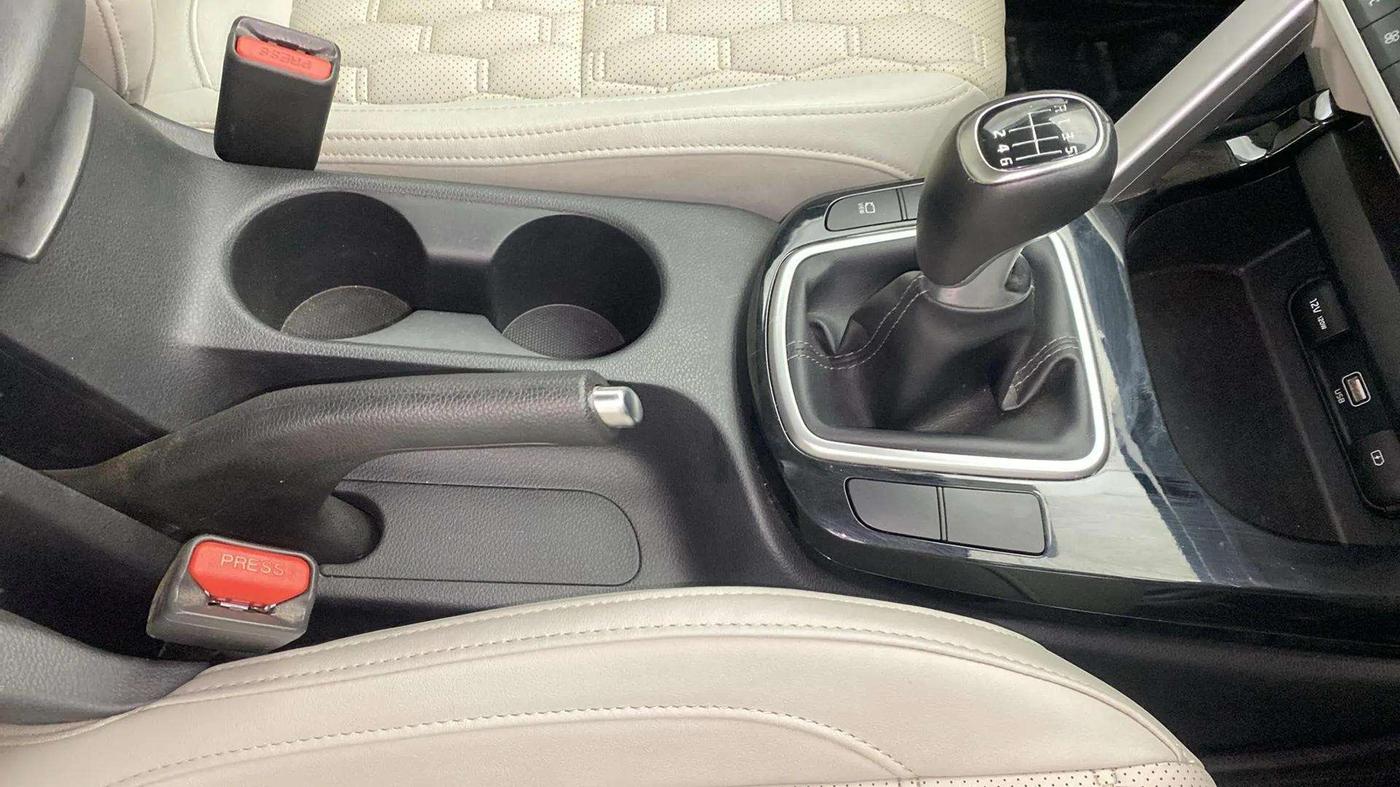 2022 KIA SELTOS HTX 1.5 PETROL, Petrol, Manual, 30,942 km, Gear Lever