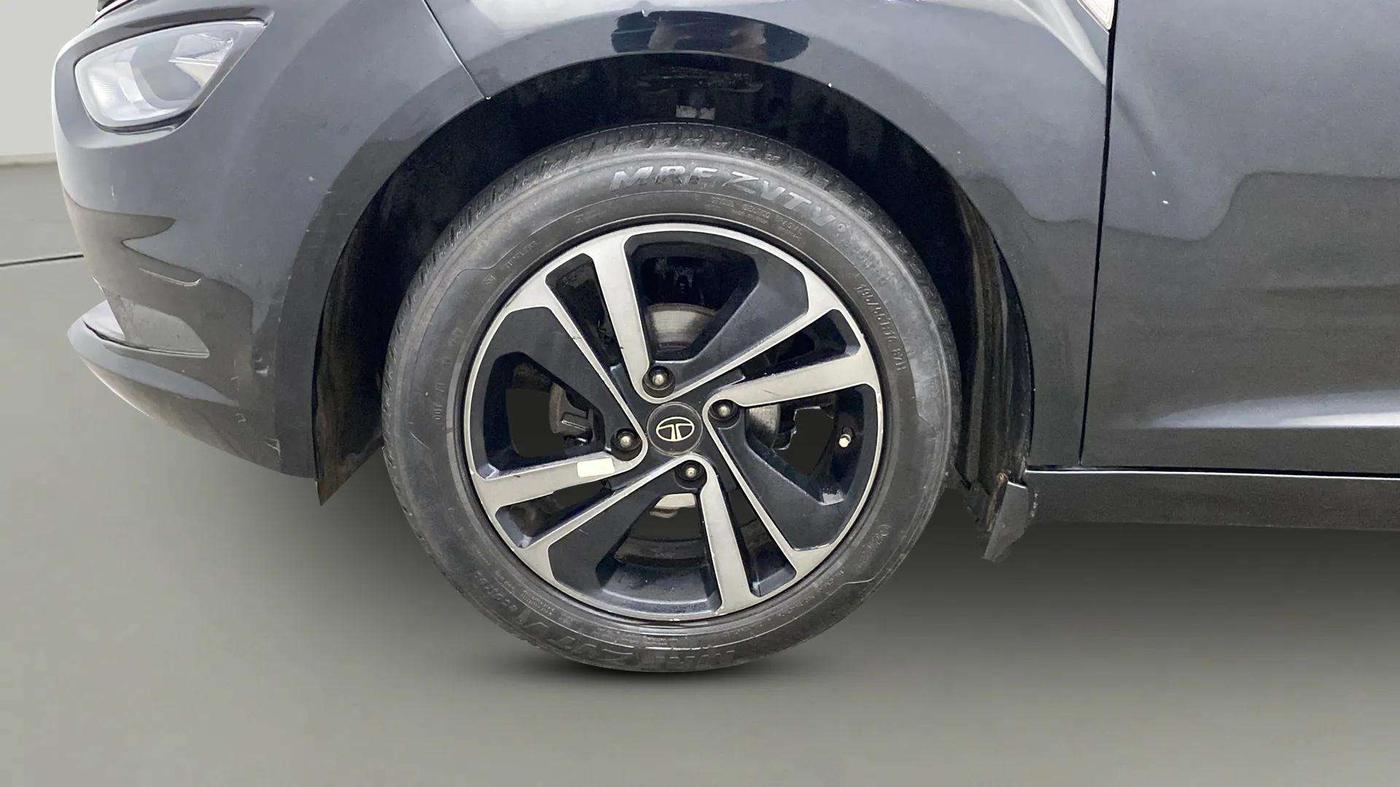 2022 Tata ALTROZ XZ PLUS I-TURBO PETROL DARK EDITION, Petrol, Manual, 40,238 km, Left Front Wheel
