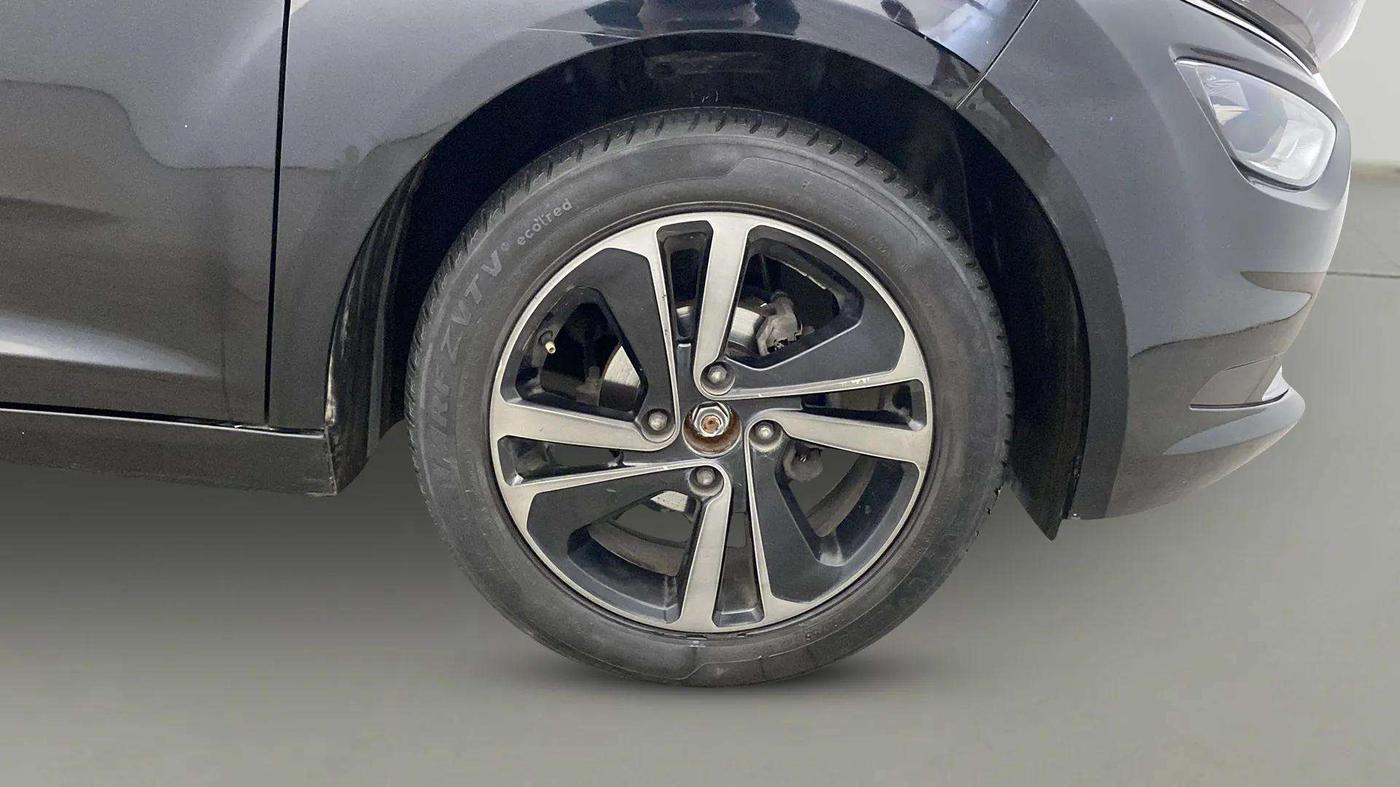 2022 Tata ALTROZ XZ PLUS I-TURBO PETROL DARK EDITION, Petrol, Manual, 40,238 km, Right Front Wheel