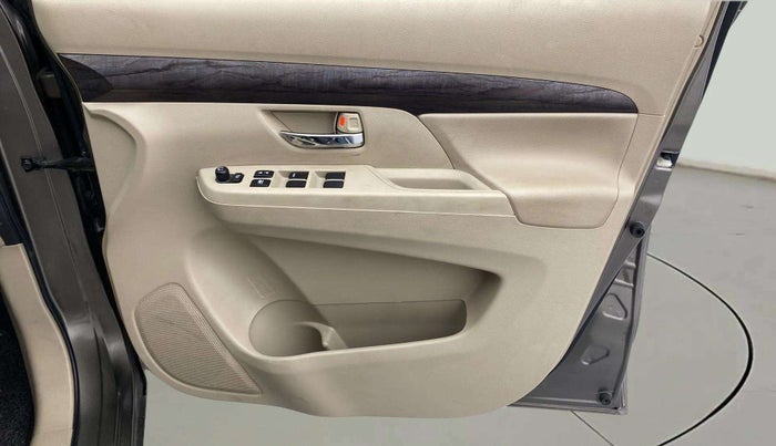 2022 Maruti Ertiga ZXI (O) CNG, CNG, Manual, 35,304 km, Driver Side Door Panels Control