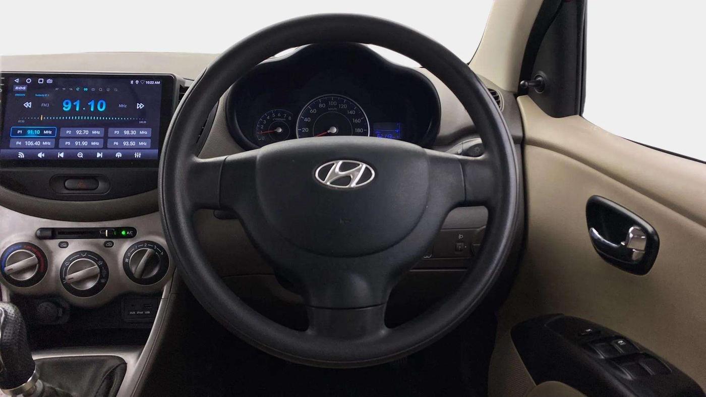 2015 Hyundai i10 SPORTZ 1.1, Petrol, Manual, 62,266 km, Steering Wheel Close Up