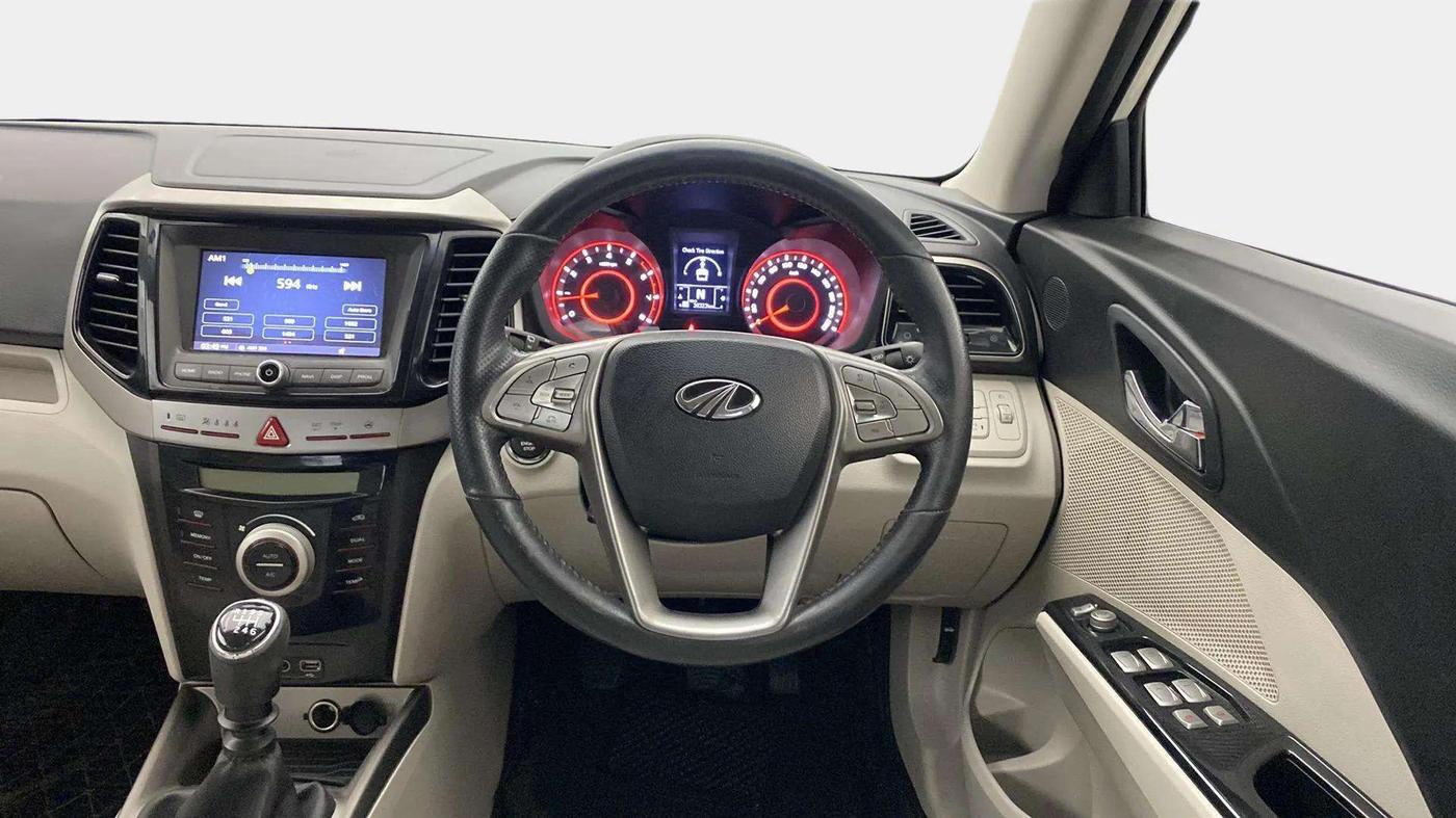 2020 Mahindra XUV300 W8 (O) 1.2 PETROL, Petrol, Manual, 38,599 km, Steering Wheel Close Up