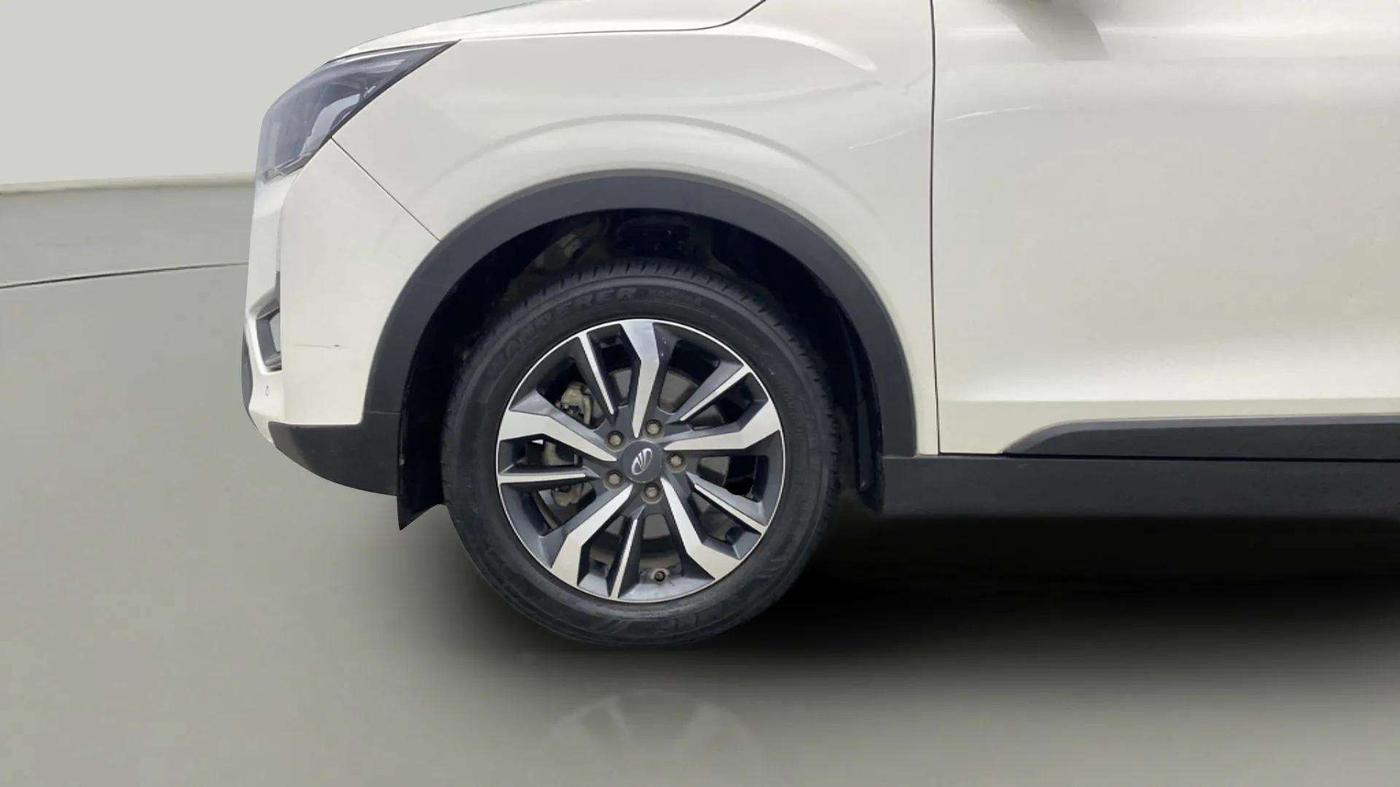 2020 Mahindra XUV300 W8 (O) 1.2 PETROL, Petrol, Manual, 38,599 km, Left Front Wheel