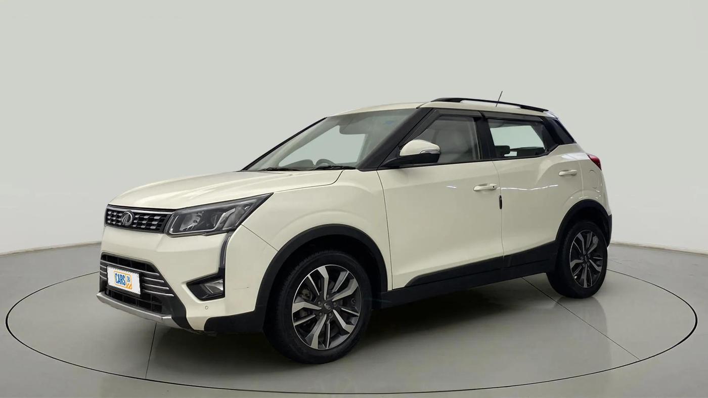 2020 Mahindra XUV300 W8 (O) 1.2 PETROL, Petrol, Manual, 38,599 km, Left Front Diagonal
