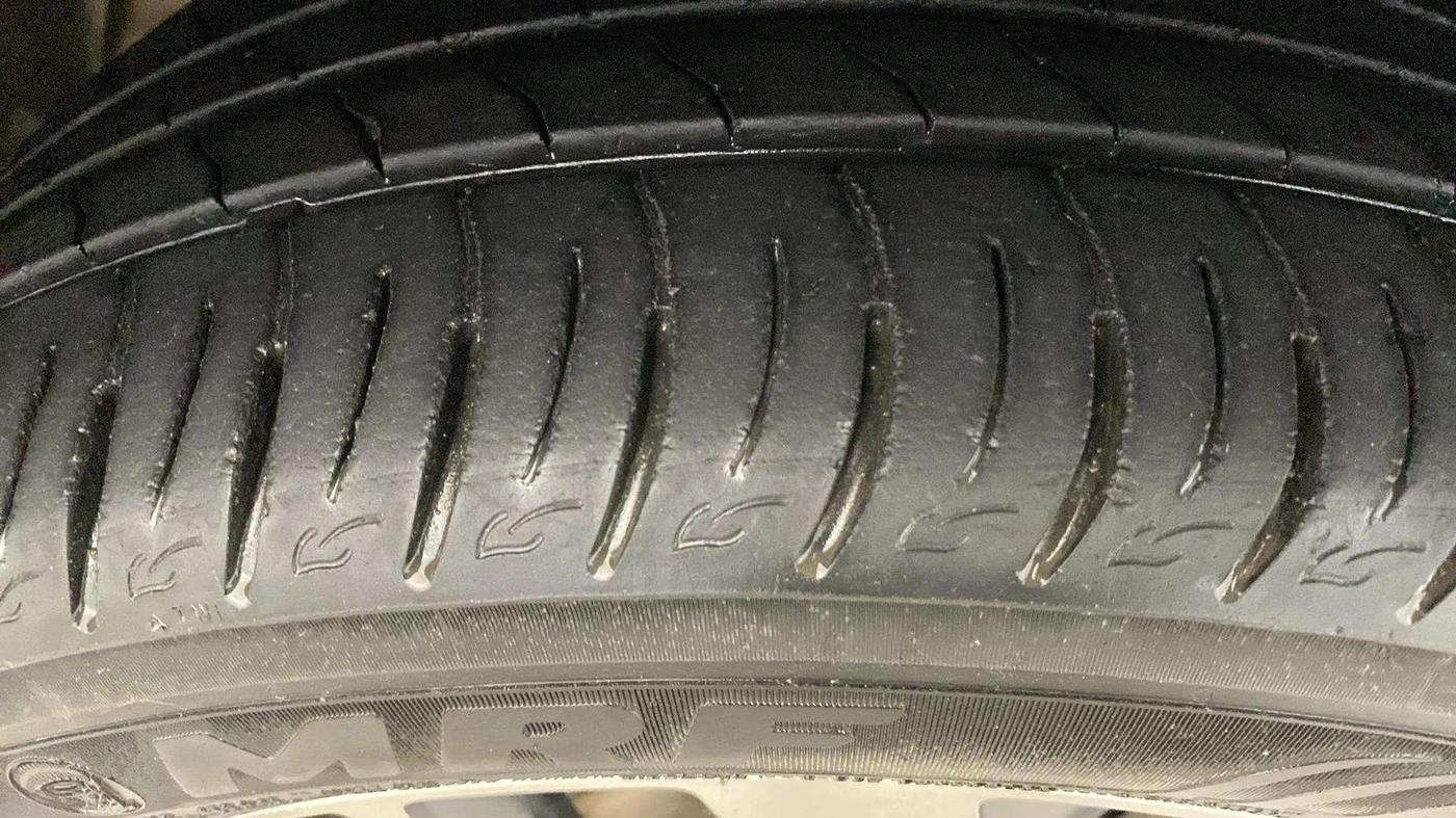2020 Mahindra XUV300 W8 (O) 1.2 PETROL, Petrol, Manual, 38,599 km, Right Front Tyre Tread