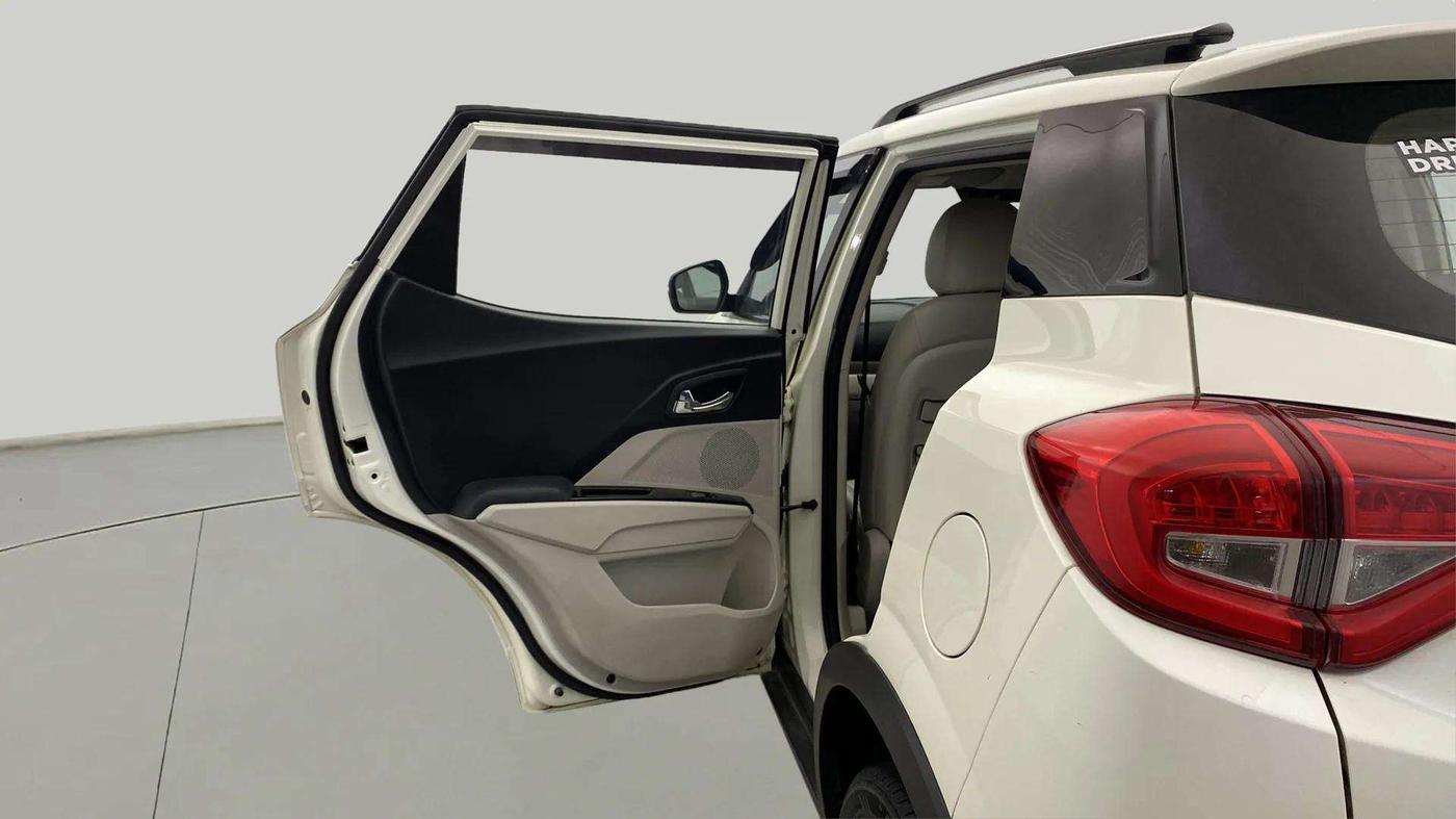 2020 Mahindra XUV300 W8 (O) 1.2 PETROL, Petrol, Manual, 38,599 km, LHS Rear Door